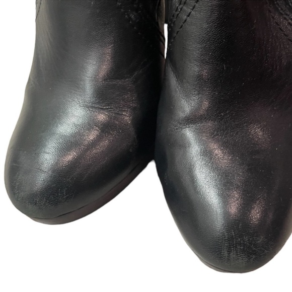 Tory Burch Melrose Ankle Boots. Size 9.5. Black with Gold hardware - Picture 7 of 8